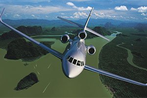 Dassault отметила 50-летие линейки Falcon демонстрацией нового бизнес-джета